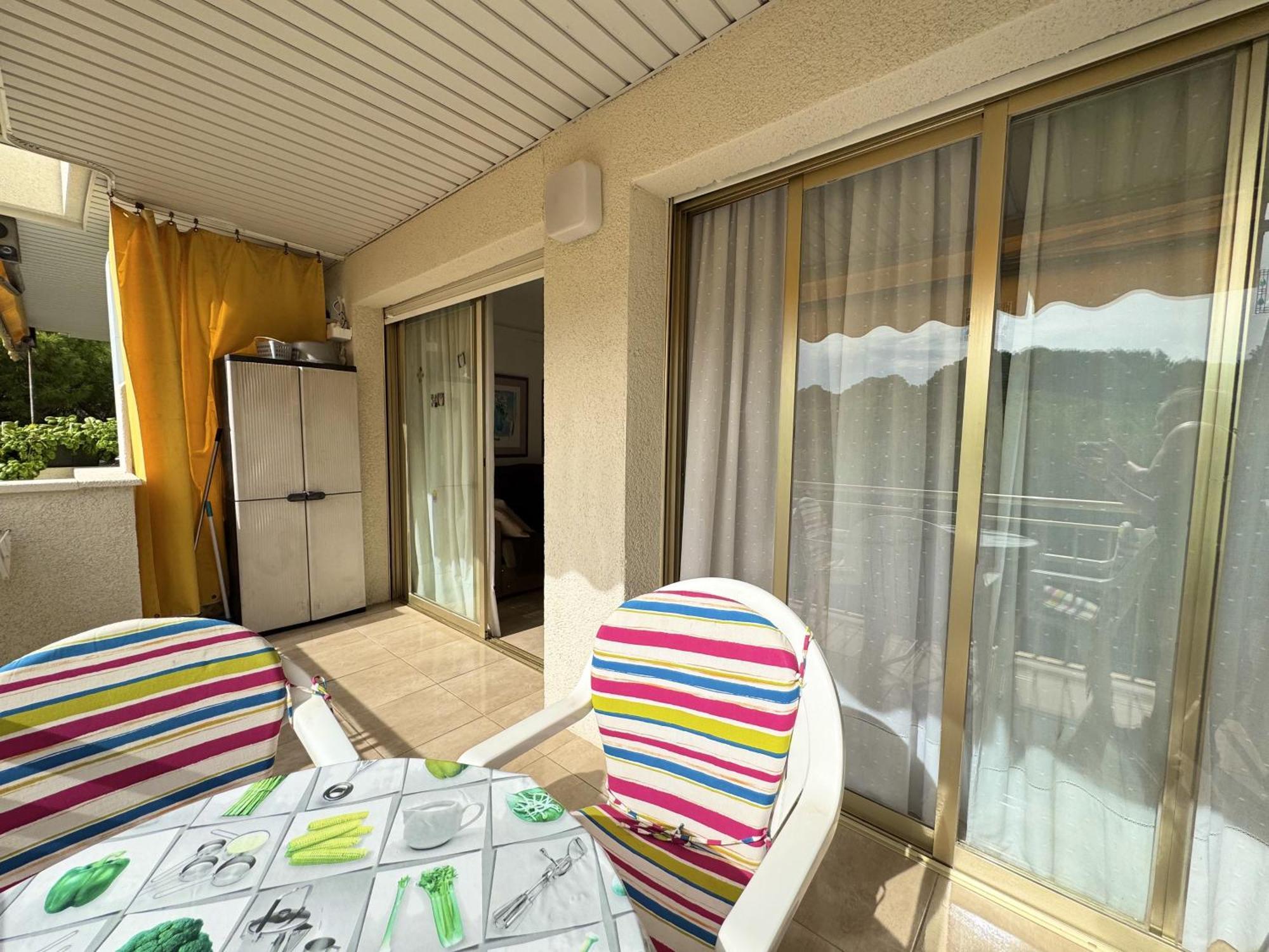 Apartsalou Penedes エクステリア 写真
